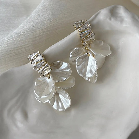 New Classic Fashion Glossy Earrings.