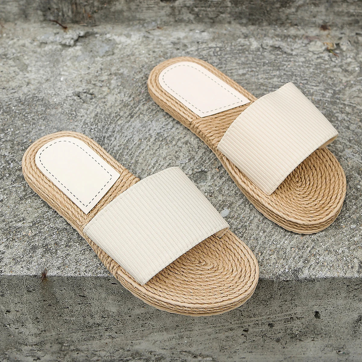 trendy non-slip wear comfortable soft soled flat sandals flip-flops.