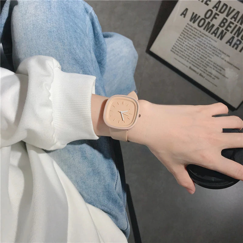 Brand Sport Style Ladies Watch Leather Watch Quartz Montre Femme.