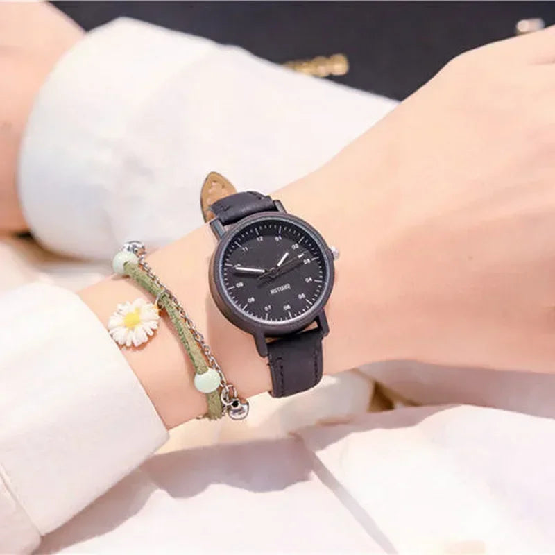 Leather Strap Quartz Wristwatches Waterproof Round Dial Retro Watch Reloj Para Mujer.