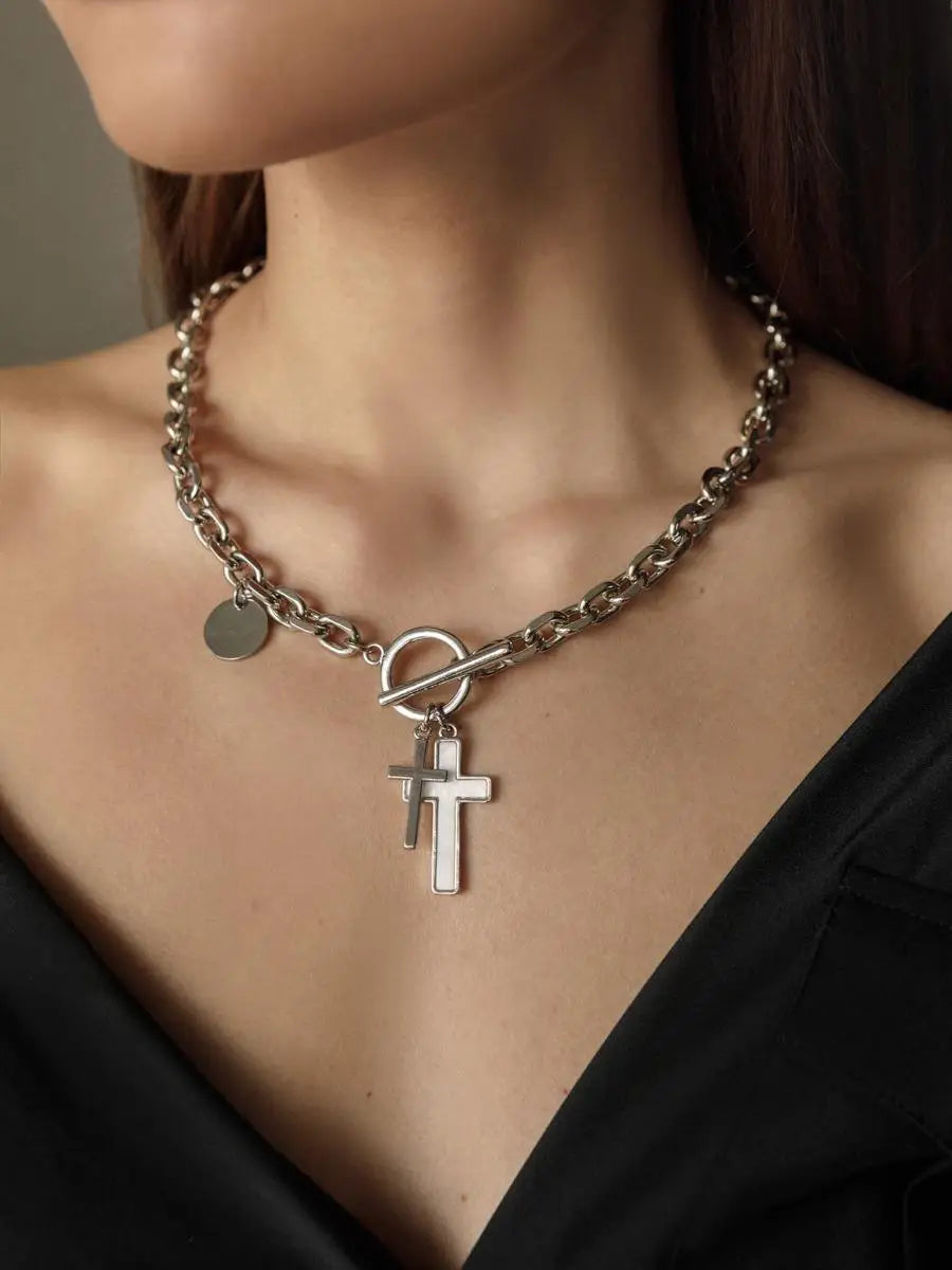 European and American Jewelry Cross Heart Pendant Necklace.