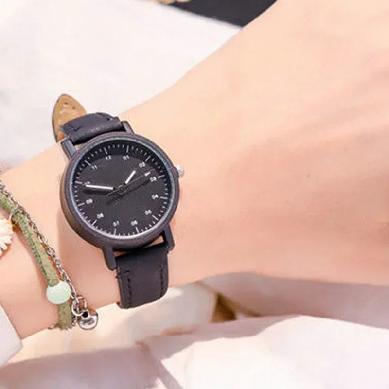 Leather Strap Quartz Wristwatches Waterproof Round Dial Retro Watch Reloj Para Mujer.