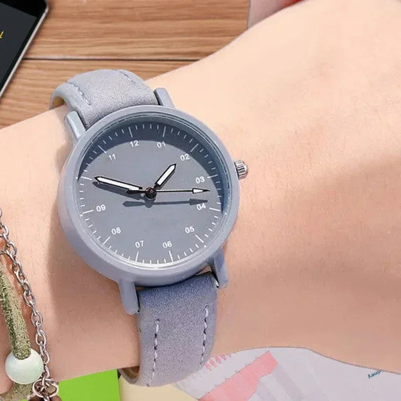 Leather Strap Quartz Wristwatches Waterproof Round Dial Retro Watch Reloj Para Mujer.